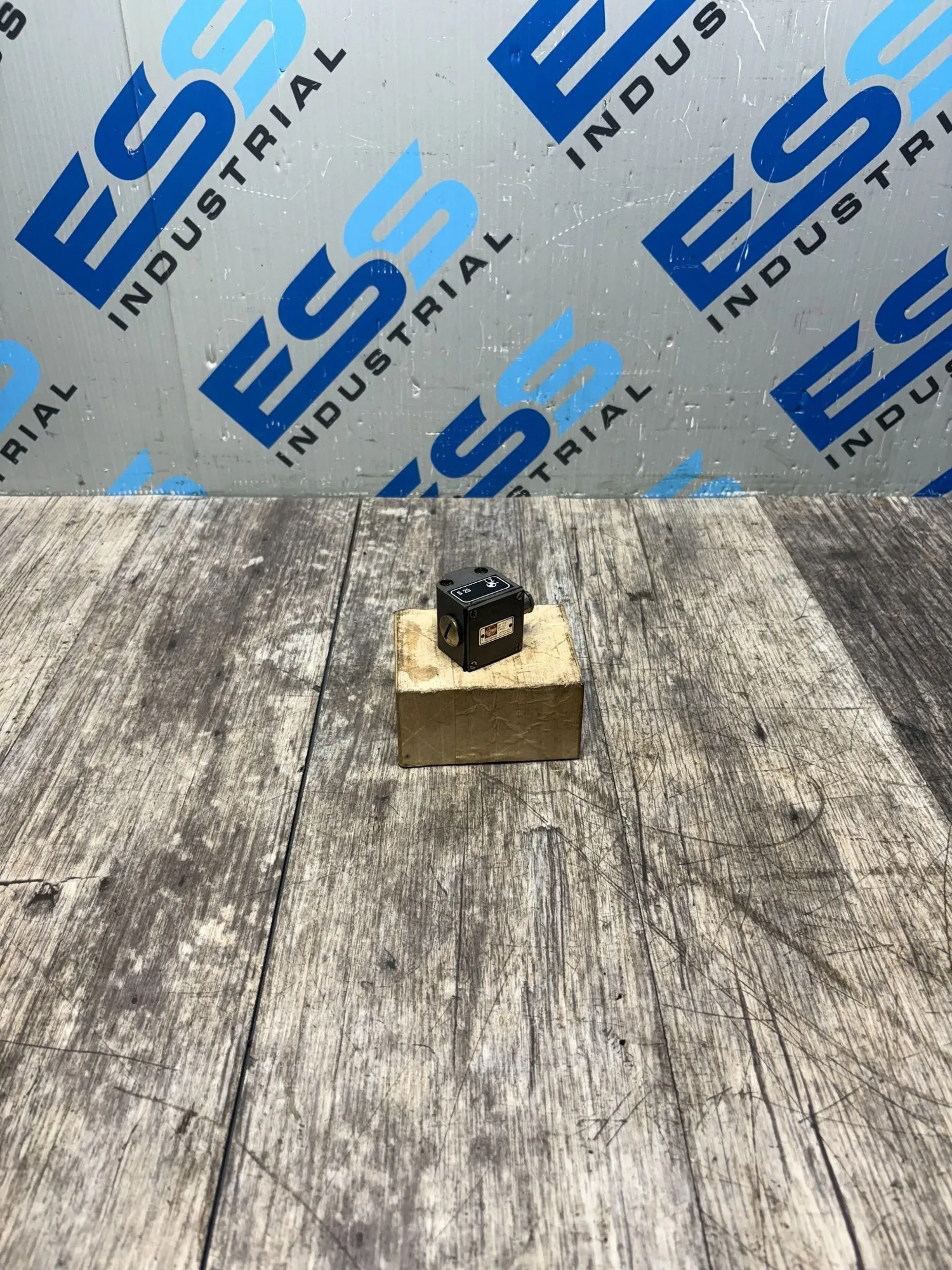 Used EUCHNER SN01D08-552 Misc Electrical & Power Parts South Carolina US | ESS Industrial Equipment Sales #1329127