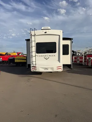 Used 2022 FOREST RIVER CEDAR CREEK CHAMPAGNE EDITION 38EBS Campers, Caravans, Motorhomes Minnesota US | Carco Truck & Equipment #1514047