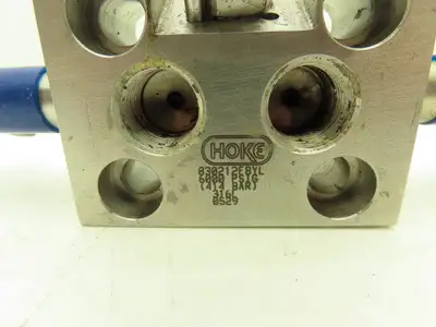 Hoke 830212F8YL 3 Valve Differential Pressure Manifold SS 1/2" NPT Lot of 2