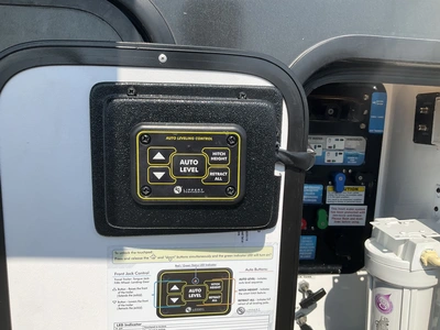 Used 2018 MOMENTUM 395M Campers, Caravans, Motorhomes Michigan US | Miedema Asset Management Group #1334425