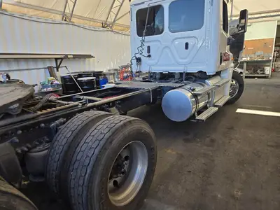 USED 2019 FREIGHTLINER CASCADIA 125