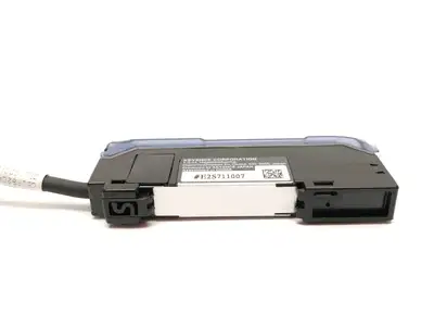 FS-V21RP | Keyence  Fiber Amplifier Main Unit PNP 3-Pin Male Connector 13" Cable - Used