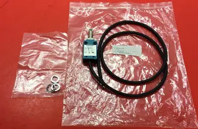 Honeywell NGCPB10AX01P Limit Switch Metal 1M Cable Roller Plunger 10A 6A