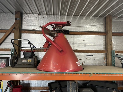 USED COSMO 500 FERTILIZER SPREADER