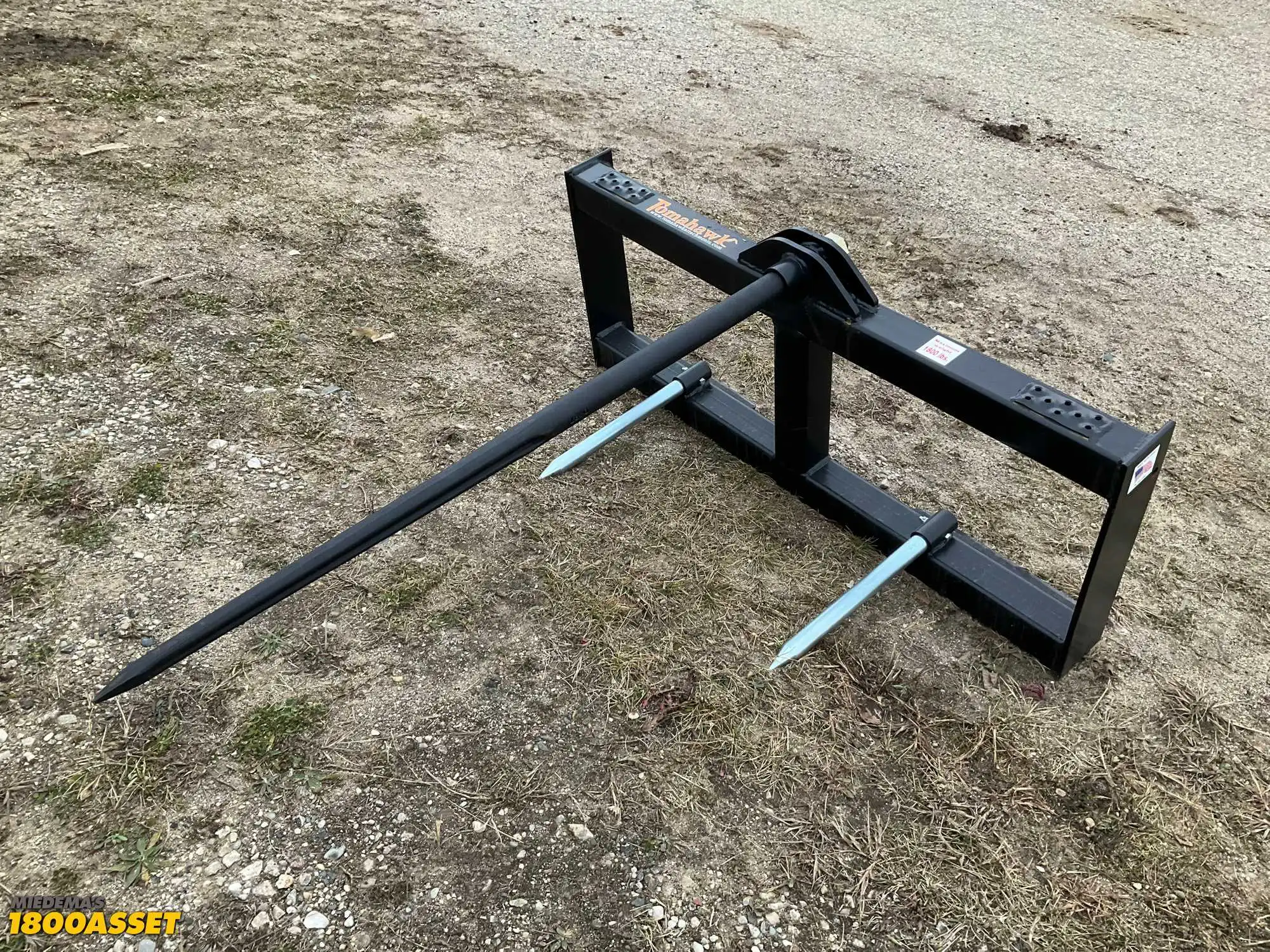 New Tomahawk bale spear skid steer attachment, 45” main spear, 1800lb capacity, skid steer quick...