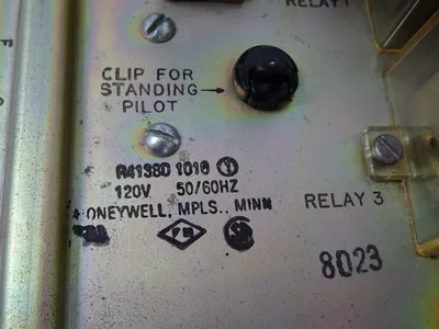 USED HONEYWELL R4138D-1016 FLAME CONTROL