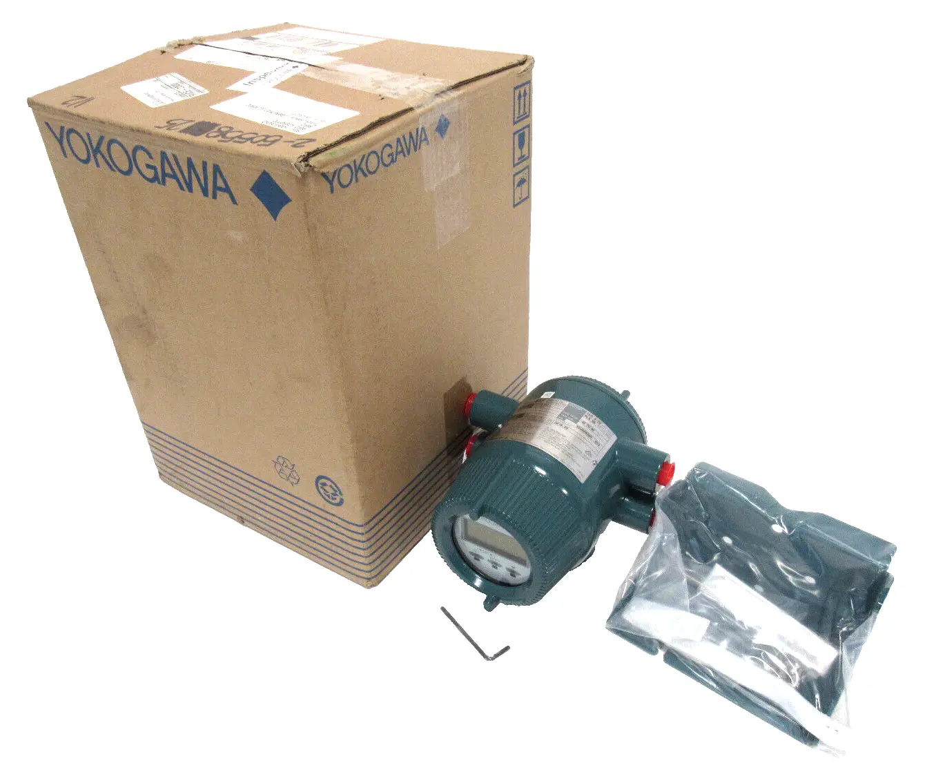 NEW YOKOGAWA AXFA14C-E1-21/FF1 ADMAG AXF MAGNETIC FLOWMETER AXFA14CE121FF1