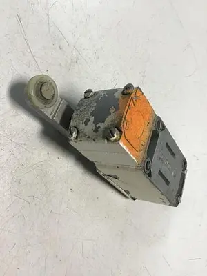 USED RB DENISON CDJD053