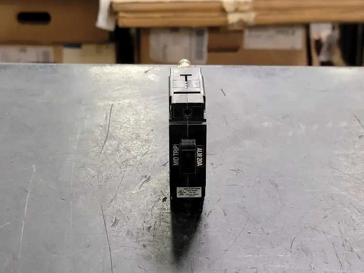 Used AIRPAX LMLB1-1RLS4R-36825-20-V Switchgears British Columbia CA | Lenmark #241454