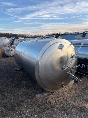 _UNKNOWN_ 900 GALLON Stainless Steel Tanks | Perry Equipment (1)