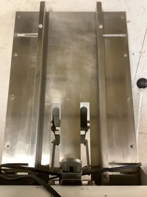 152-0653 Oliver 797 Bread Slicer