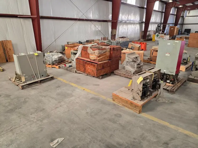 Used _UNKNOWN_ _UNKNOWN_ Circuit Breakers Indiana US | Myron Bowling Auctioneers Inc #1504007