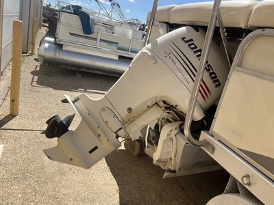 USED 2004 BENNINGTON 2280 RL