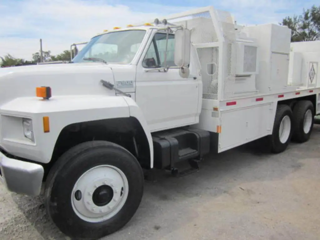 Used FORD F-900 COMMERCIAL LUBE TRUCK Fuel & Lube Trucks Florida US | USA Transequipment #1542593