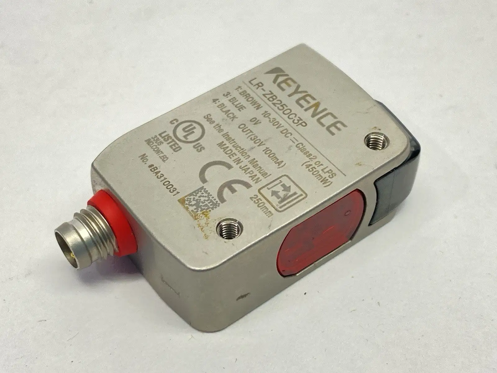 USED KEYENCE SELF-CONTAINED CMOS DISTANCE BASED LASER SENSOR, 3-PIN 250MM