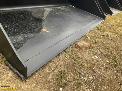 New Tomahawk 72” skid steer bucket, welded on high carbon cutting edge, skid steer quick attach