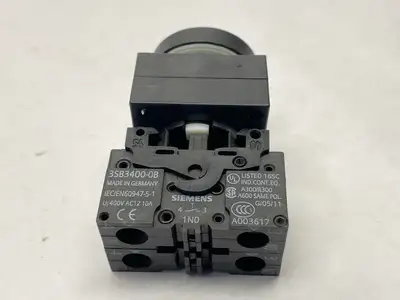 3SB3201-0AA11 | Siemens  Pushbutton Non-Illuminated 22mm Black w/ 2x 3SB3400-0B - Used