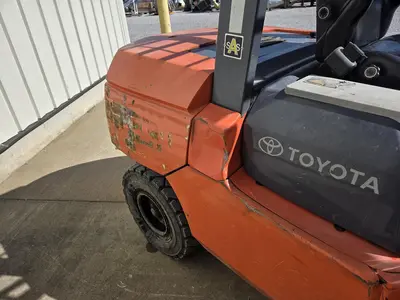 Used _UNKNOWN_ 7FGU46 Internal Combustion Forklifts: Pneumatic Tire West Virginia US | Cooper Industries #1409596