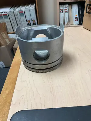 CAT PISTON BODY PN: 8L5277
