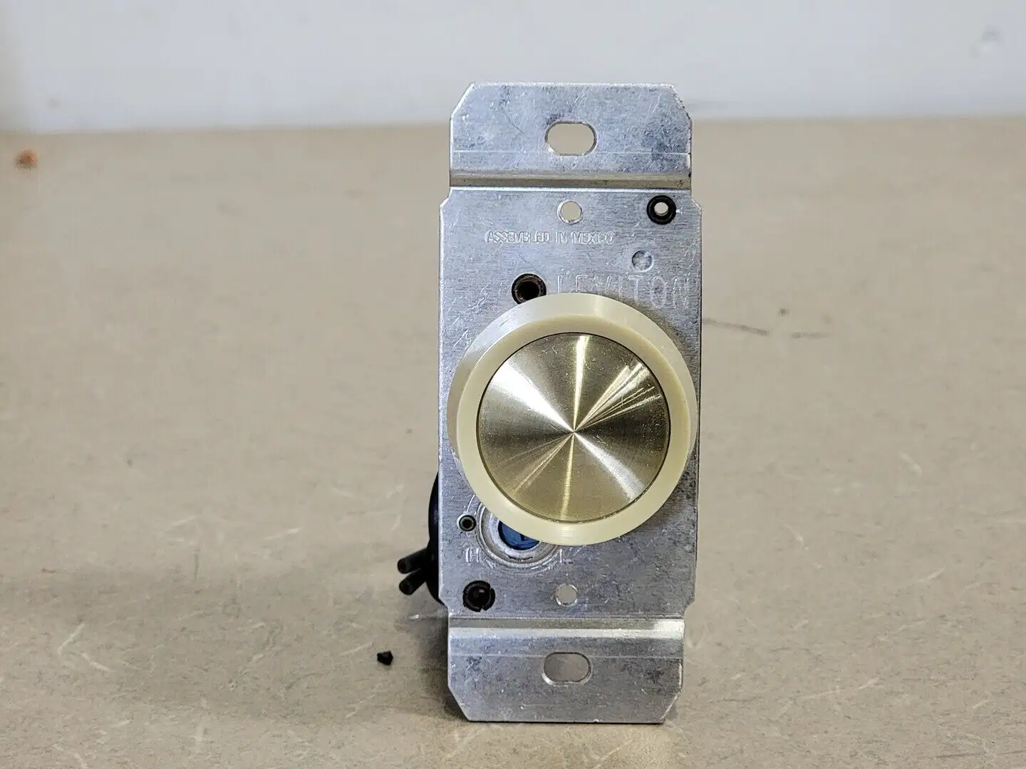 NEW LEVITON 6616-1XI