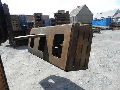 USED CLAMPING TABLE 2000 X 800 X 600 MM