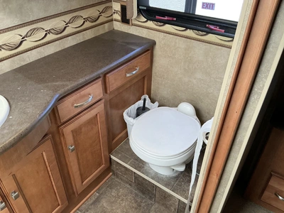 USED 2013 WINNEBAGO F53