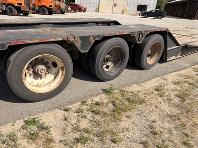 Used 2011 PITTS 50 TON DROP DECK TRI-AXLE Lowboy Trailers Michigan US | Miedema Asset Management Group #1338402