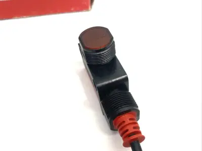 New | in-Stock Leuze Polarized Retro-Reflectve Photoelectric Sensor, 50122584 Photoelectric Sensors Michigan US | Maverick Industrial Sales #1390617