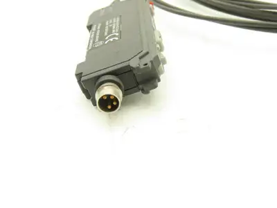 Keyence FS-V31CP Fiber Optic Sensor 24V Various Cable Lengths Included Lot of 4