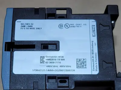 USED SIEMENS 3RH2122-1AV60
