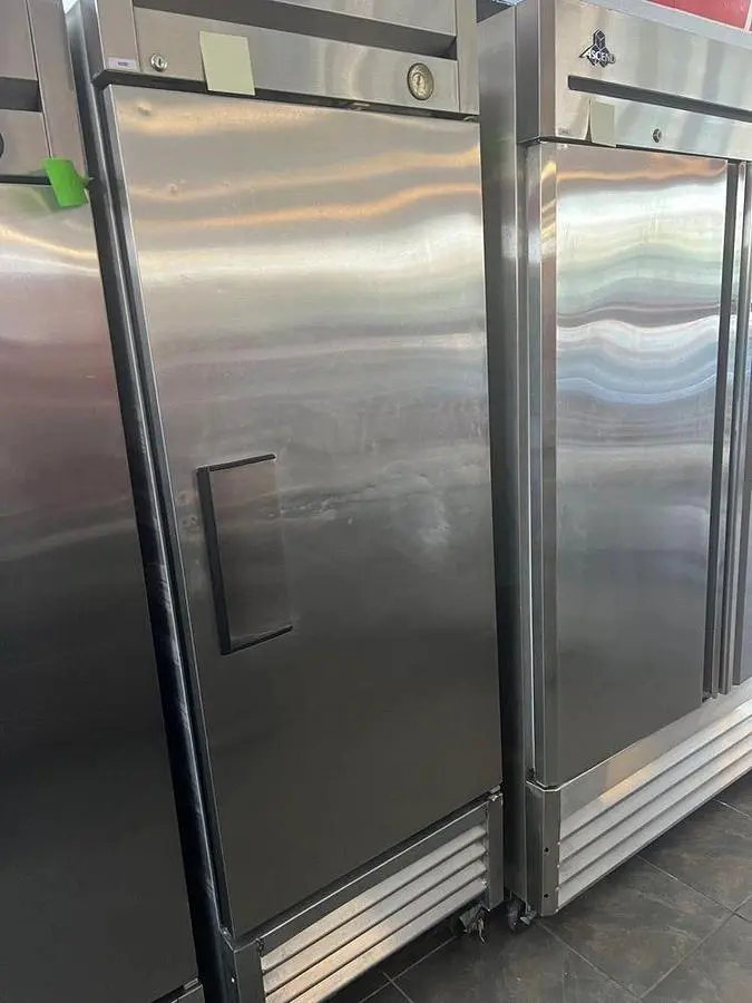 Used: True T-23-HC 27” One Section Reach In Refrigerator, (1) Right Hinge Solid Door, 115vUsed: True T-23-HC 27” One Section Reach In Refrigerator, (1) Right Hinge Solid Door, 115v