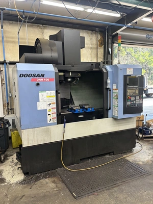 2013 DOOSAN DNM 400 Vertical Machining Centers | Tight Tolerance Machinery (1)