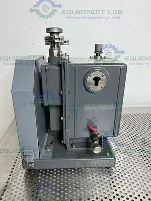 USED WELCH 1402 DUOSEAL BELT-DRIVEN ROTARY VANE VACUUM PUMP 115/230V