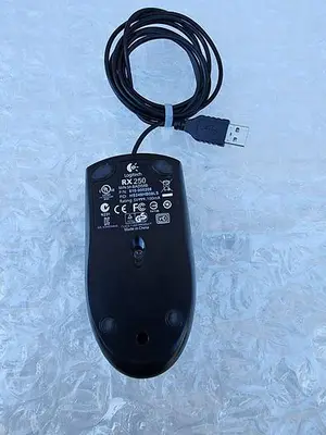 PHILIPS MONITOR MNB1190T WITH LOGITECH RX 250 MOUSE