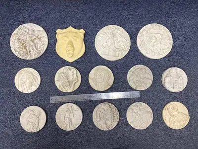 3364-700 DUPLICATING PLATES – 27 COMPOSITE HAND CARVED MEDALLIONS, JEWELRY