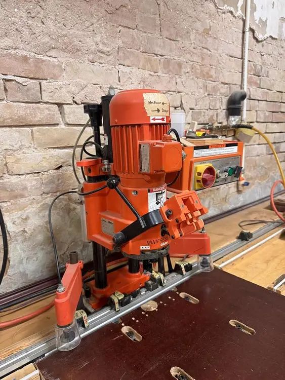Used BLUM 1991 - MINIPRESS HINGE DRILLING MACHINE Drilling Machines/Hole Boring Machines Texas US | South Texas Machinery #1339142