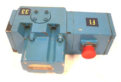 MOOG J661-124 SERVO VALVE J661124