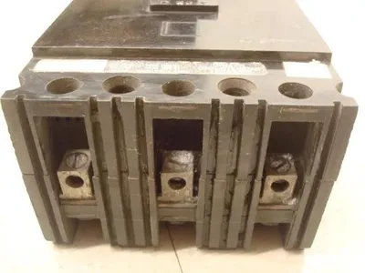 Square D FAL34030 Circuit Breaker 30 Amps 480VAC Black Face Used