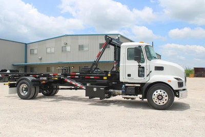 New | in-Stock 2027 MACK MD7 Rolloff Trucks Texas US | Roll Off Truck World #1491891