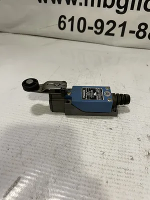 Panasonic AZ8104 VL Mini Roller Lever Limit Switch 250VAC 5A