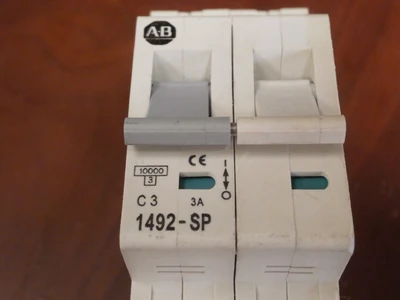 USED Allen-Bradley 1492-SP1C030-N