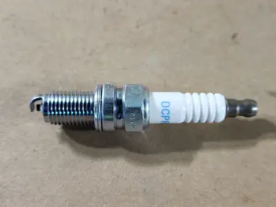 NEW NGK DCPR6E