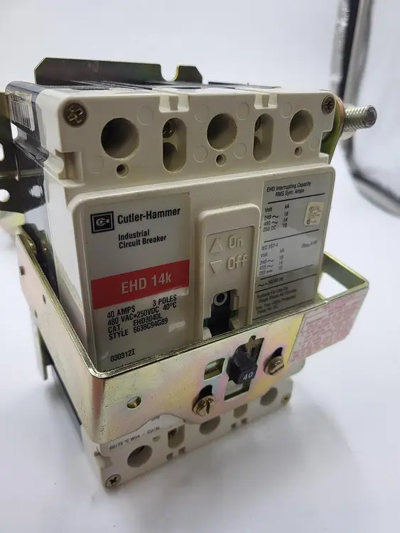 Used CUTLER HAMMER / ALLEN BRADLEY CUTLER HAMMER EHD 14K 40 AMP CIRCUIT BREAKER & ALLEN BRADLEY ON/OFF DISCONNECT SWITCH ARM 1494V-M40 Circuit Breakers | ND Industrial Surplus #1211450