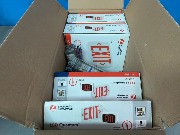 Used LITHONIA LIGHTING, TRIAD LQM S 3 R 120/277 M6 / B232IUNVHPN Lighting Ohio US | HGR 24 #1561833