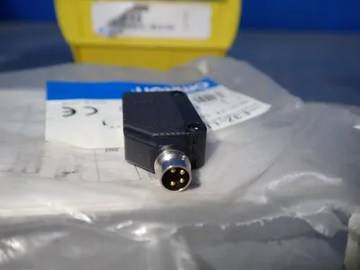 USED OMRON E3ZLL86