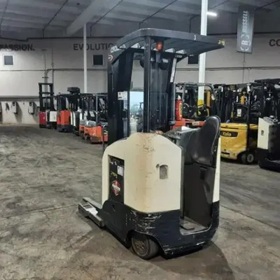 USED 2016 CROWN RR5725-45