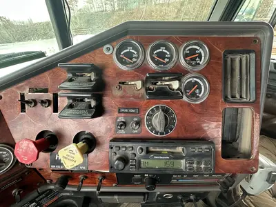 Used 2000 FREIGHTLINER CLASSIC FLD120 Conventional trucks Pennsylvania US | Proxy Equipment #1385355