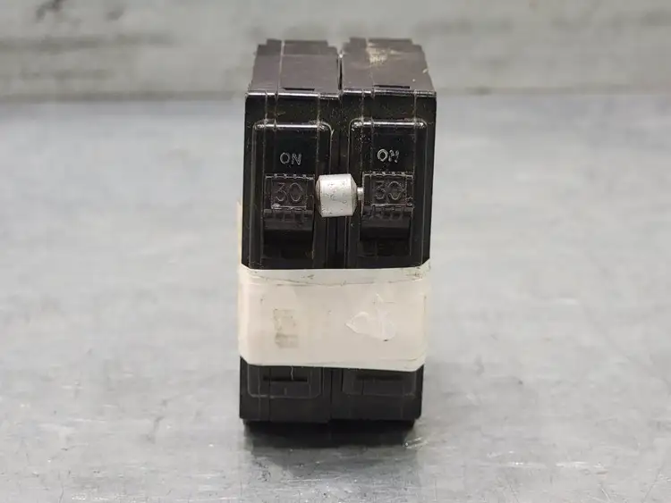 Used SQUARE D QO230 Switchgears British Columbia CA | Lenmark #243547
