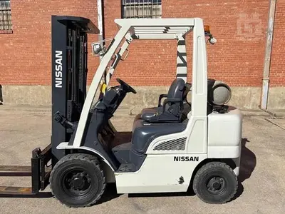 USED 2016 NISSAN MU1F2A25LV