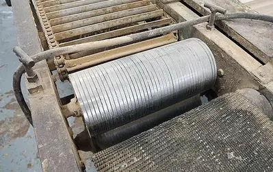 USED L&L CONVEYORIZED GLUE-SPREADER
